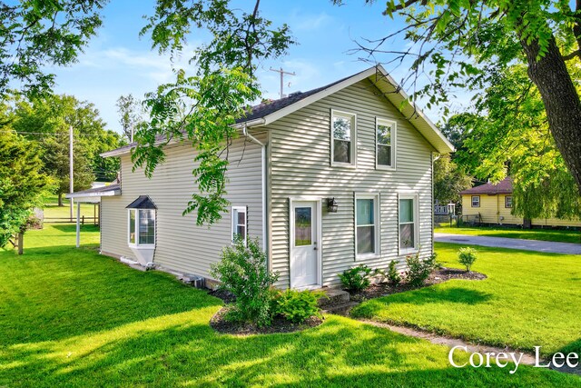 413 W Riverside Dr, Ionia, MI 48846 - view of side of home featuring a yard