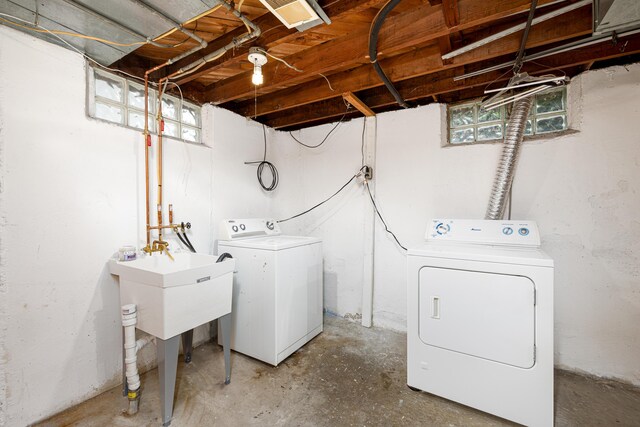 639 Cleveland, Lincoln Park, MI 48146 - laundry room with washer and dryer