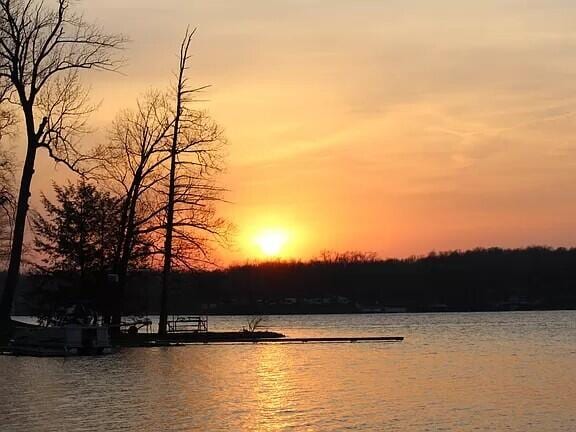 12387 Sunset Point Dr, Plainwell, MI 49080