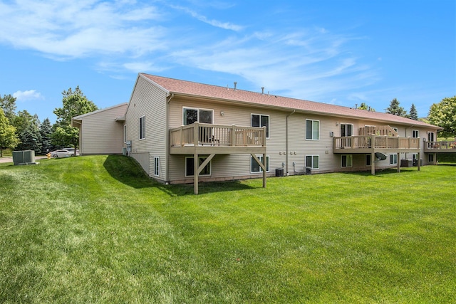 2663 Weatherby Hills Dr SE, Grand Rapids, MI 49546 - rear view of house featuring a wooden deck and a yard