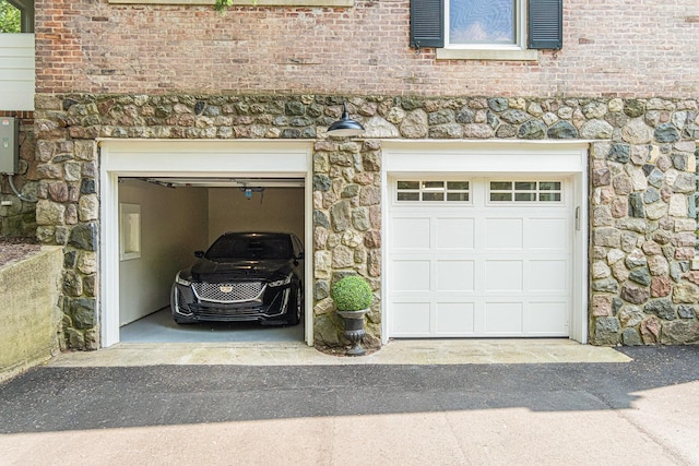 809 Berkshire Rd, Ann Arbor, MI 48104 - garage featuring asphalt driveway