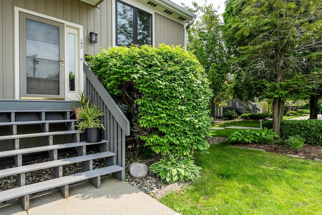 197 Wayne St, Saint Joseph, MI 49085 - property entrance with a yard