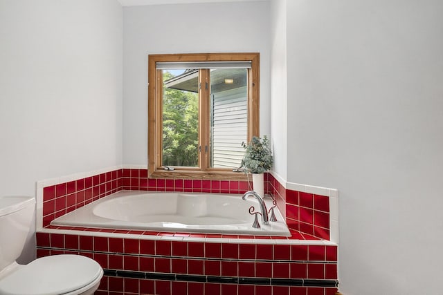 6483 N 144th Ave, Walkerville, MI 49459 - full bath featuring toilet and a garden tub