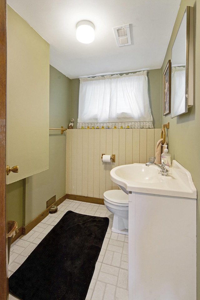 8683 Hemlock Ct, Ypsilanti, MI 48198 - bathroom featuring toilet and vanity