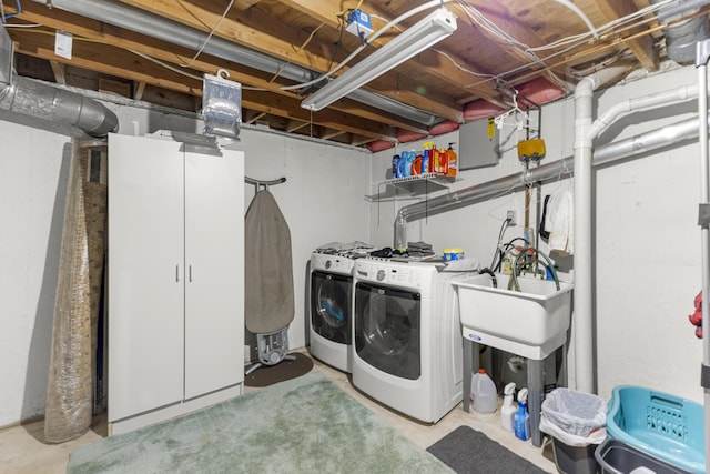 24663 Balsam Ct, Flat Rock, MI 48134 - laundry area featuring washing machine and clothes dryer