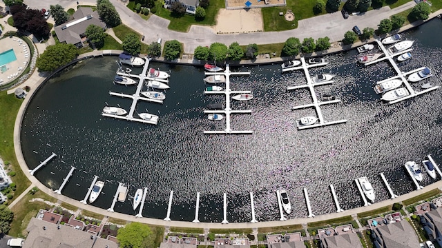 32 Marina Dr N, Manistee, MI 49660