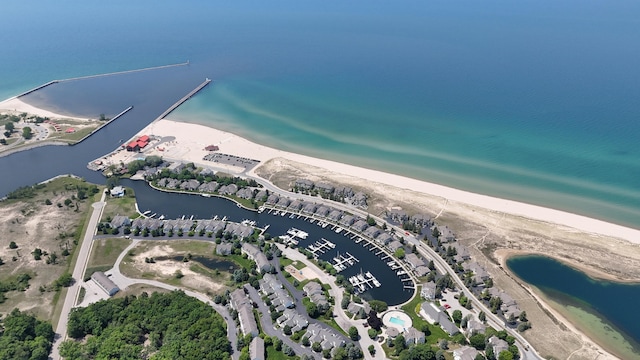 32 Marina Dr N, Manistee, MI 49660