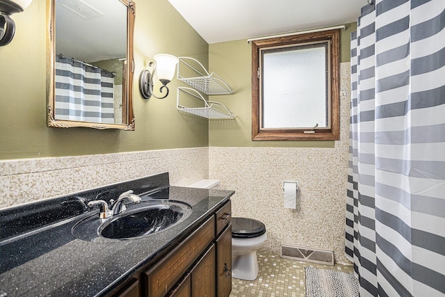 29 Douglas Ave, Coldwater, MI 49036 - full bath featuring tile walls, vanity, tile patterned flooring, a shower with curtain, and a wainscoted wall
