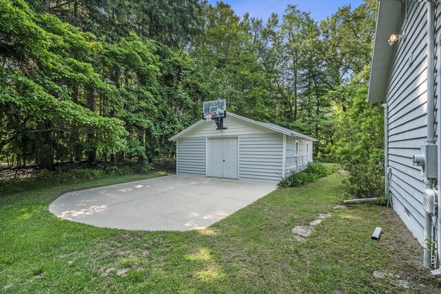 6368 E Lake Ln, Sawyer, MI 49125 - view of garage