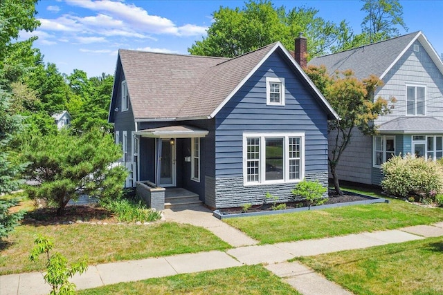 905 Harrison Ave, Saint Joseph, MI 49085 - view of front of property featuring a chimney and a front lawn