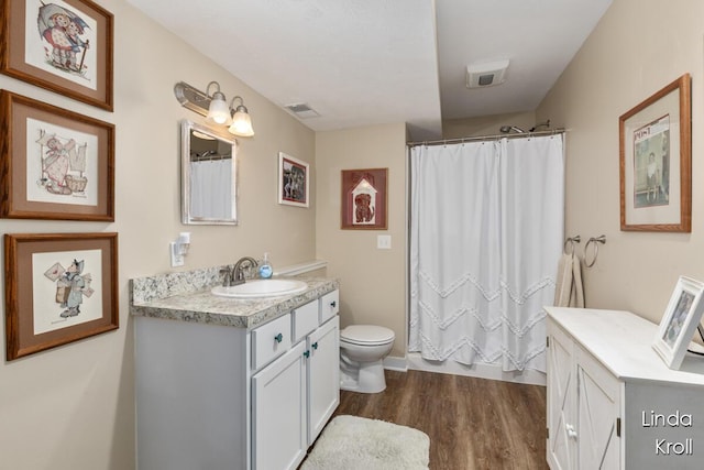195 Liberty St NW, Sparta, MI 49345 - full bath featuring vanity, wood finished floors, and curtained shower