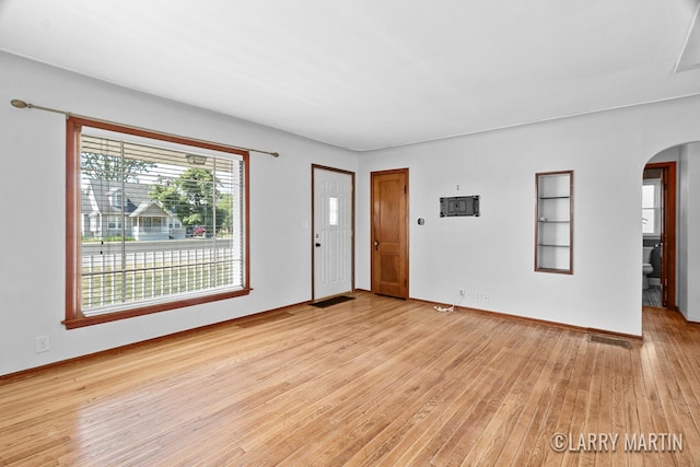 641 52nd St SE, Grand Rapids, MI 49548 - foyer entrance featuring arched walkways and light wood finished floors