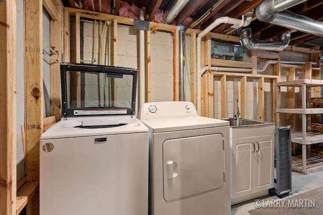 641 52nd St SE, Grand Rapids, MI 49548 - laundry room featuring washing machine and clothes dryer