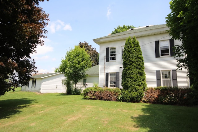 14585 E V Ave, Fulton, MI 49052 - view of front facade with a front yard