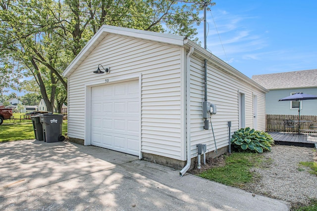 501 Sherwood Ave, Three Oaks, MI 49128 - detached garage featuring driveway