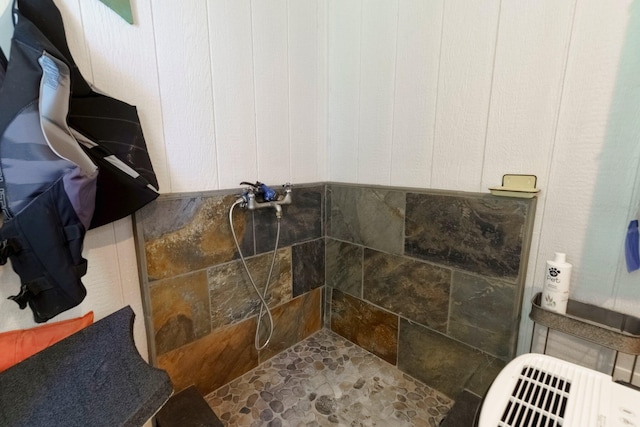 2821 Lakeshore Rd, Lexington, MI 48450 - bathroom featuring tiled shower