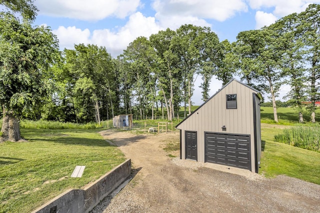 2200 Lindsey Rd, Jackson, MI 49201 - detached garage featuring dirt driveway