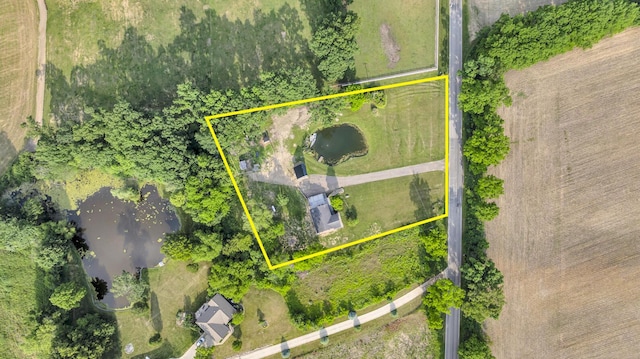 2200 Lindsey Rd, Jackson, MI 49201 - aerial view of property's location featuring property boundaries highlighted and a nearby body of water