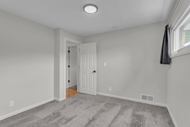 2200 Lindsey Rd, Jackson, MI 49201 - carpeted empty room with baseboards