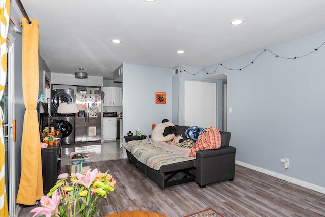 724 Garland Cir Unit D, Kalamazoo, MI 49008 - living area featuring stacked washer / drying machine, wood finished floors, and recessed lighting