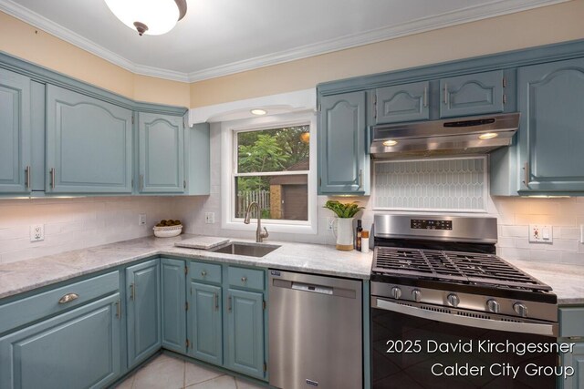 1052 Santa Cruz Dr SE, Grand Rapids, MI 49506 - kitchen with stainless steel appliances, under cabinet range hood, backsplash, blue cabinetry, and ornamental molding
