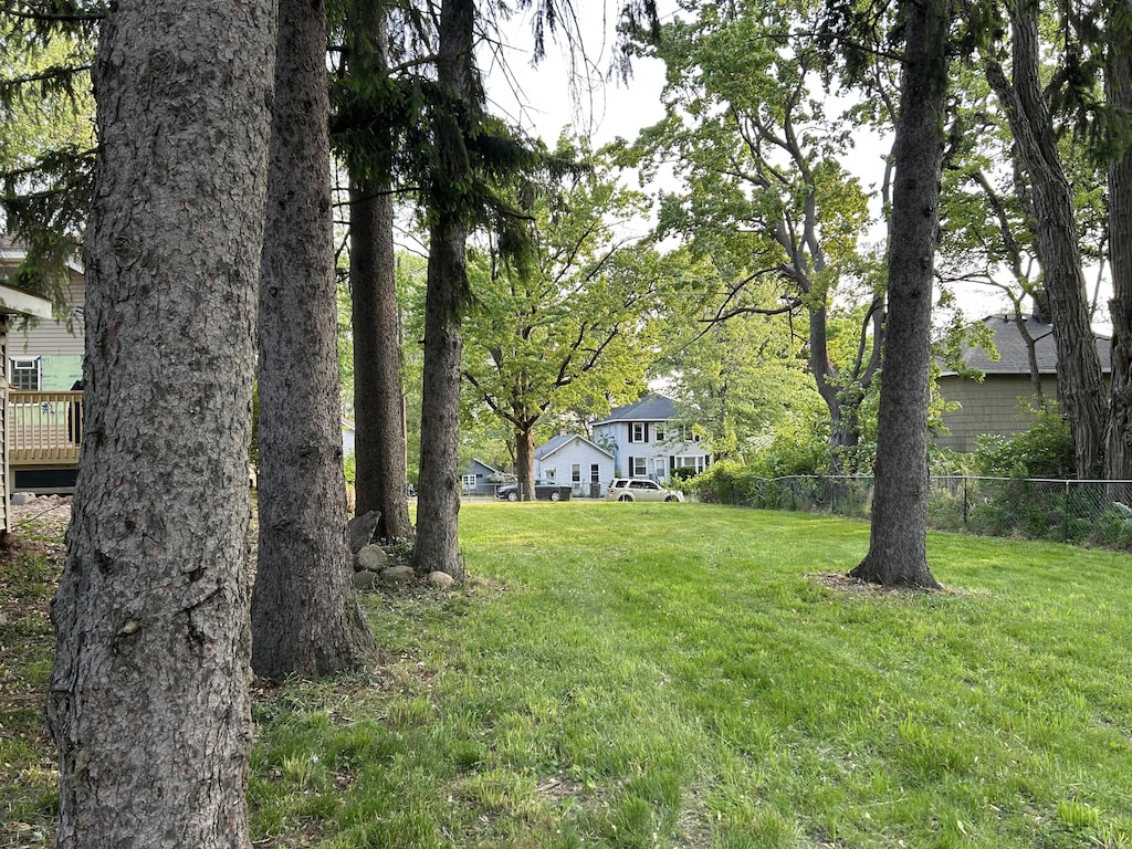 1075 Washington Ave, Muskegon, MI 49441 - photo 1