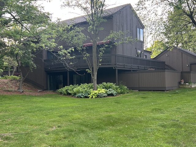 22 Haverhill Ct, Ann Arbor, MI 48105 - back of house featuring a lawn and a wooden deck
