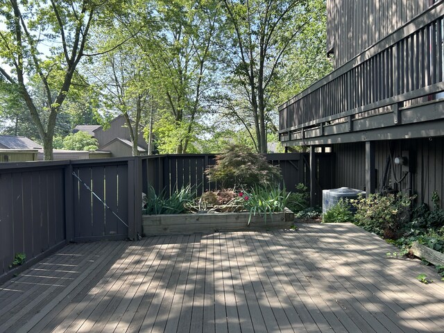 22 Haverhill Ct, Ann Arbor, MI 48105 - view of wooden deck