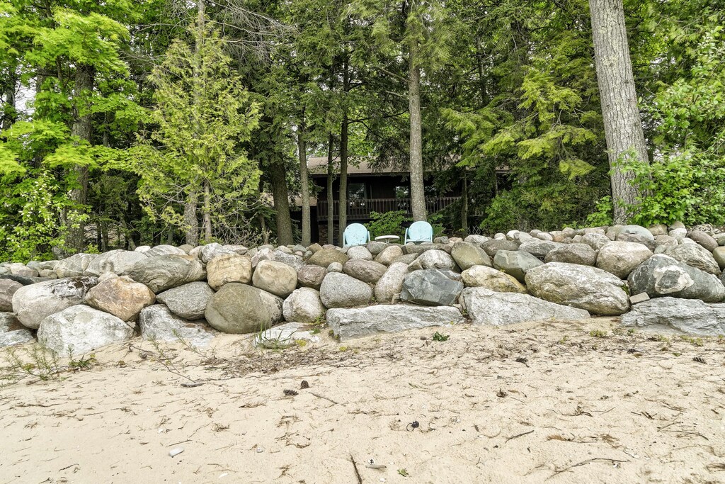 3929 Bay Valley Dr, Williamsburg, MI 49690 - photo 1