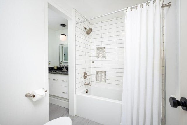 4330 Eastgate Dr, Ann Arbor, MI 48103 - full bath featuring vanity and shower / tub combo with curtain