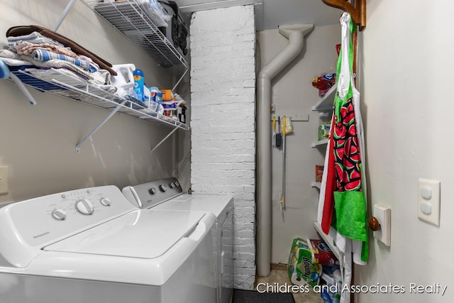 13872 Hastings Rd, Freeport, MI 49325 - washroom featuring independent washer and dryer