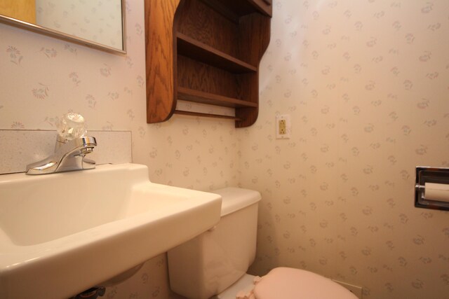 6426 Westchester St, Portage, MI 49024 - half bathroom featuring wallpapered walls