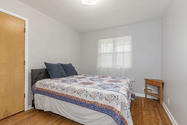 1736 Glenvale Dr SW, Wyoming, MI 49519 - bedroom with wood finished floors