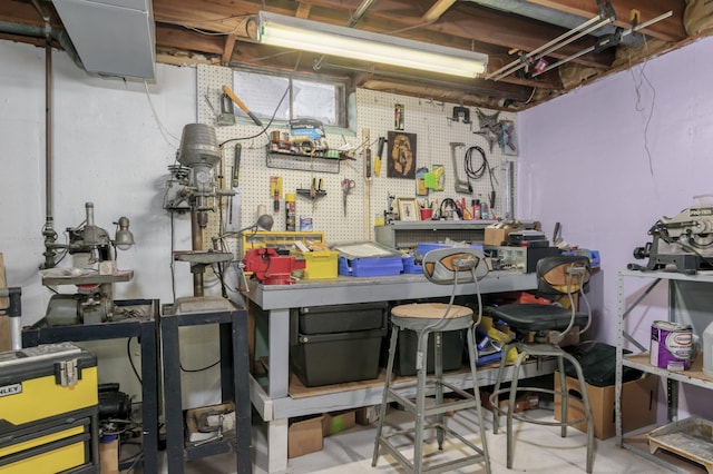 1736 Glenvale Dr SW, Wyoming, MI 49519 - below grade area with a workshop area