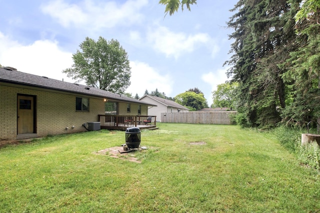 1736 Glenvale Dr SW, Wyoming, MI 49519 - fenced yard with a deck