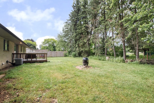 1736 Glenvale Dr SW, Wyoming, MI 49519 - view of yard with a deck