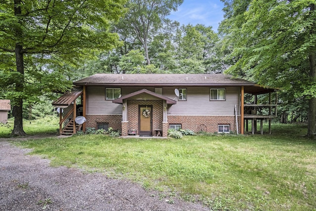 4424 Teal Ln, Newaygo, MI 49337 - split foyer home with brick siding and a front lawn