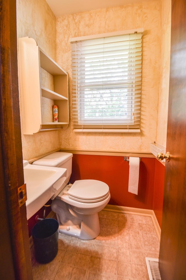 72 Branch Ave, Coldwater, MI 49036 - bathroom featuring toilet and baseboards