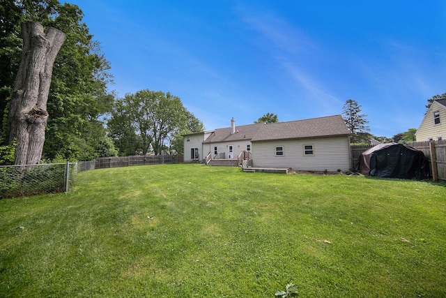 1836 W Argus Ct, Jackson, MI 49203 - fenced backyard featuring a deck