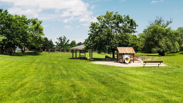 2834 Pittsfield Blvd, Ann Arbor, MI 48104 - view of grassy yard with a gazebo