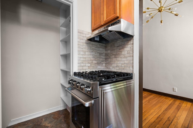 2834 Pittsfield Blvd, Ann Arbor, MI 48104 - kitchen featuring high end stove, under cabinet range hood, brown cabinets, backsplash, and a chandelier