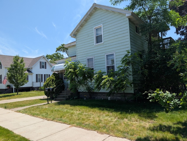 1236 Fulton Ave, Grand Haven, MI 49417 - traditional-style house with a front lawn
