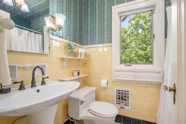 2425 University Ave, Kalamazoo, MI 49008 - full bath with heating unit, wallpapered walls, tile walls, and a shower with shower curtain
