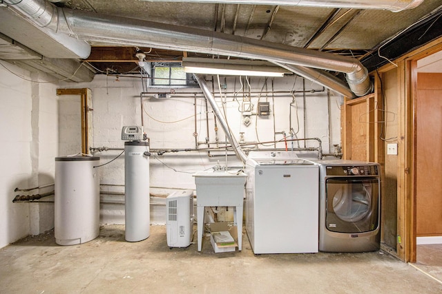 2425 University Ave, Kalamazoo, MI 49008 - laundry room with washer and dryer
