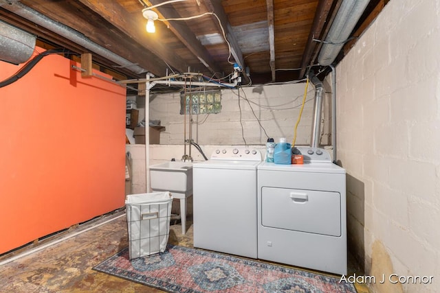 1516 Colorado Ave SE, Grand Rapids, MI 49507 - laundry area featuring washing machine and dryer