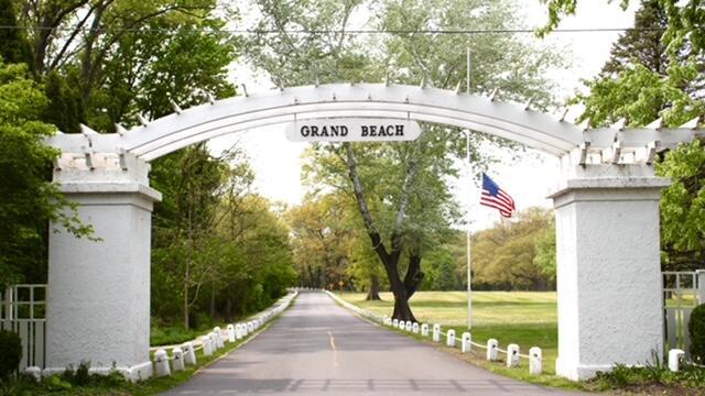 3 Lilac Ln, Grand Beach, MI 49117