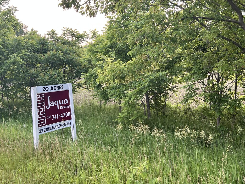 421 E Battle Creek St, Galesburg, MI 49053 - photo 1