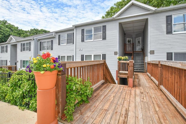 2208 Parkview Ave, Kalamazoo, MI 49008 - deck with stairway