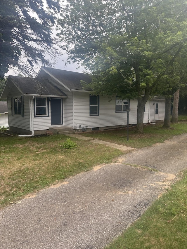 758 E Roosevelt Ave, Battle Creek, MI 49017 - photo 2