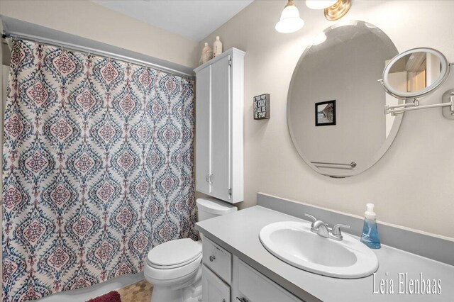 4712 Shank St NE, Rockford, MI 49341 - full bath featuring vanity and a shower with curtain